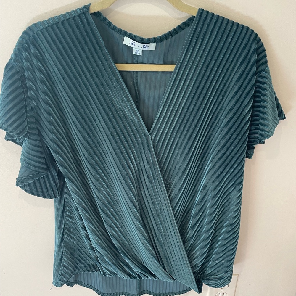 Short sleeve top. Size S
